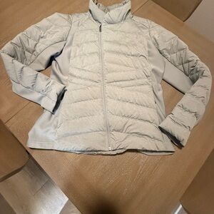 The North Face Women's Light Gray Puffer Jacket